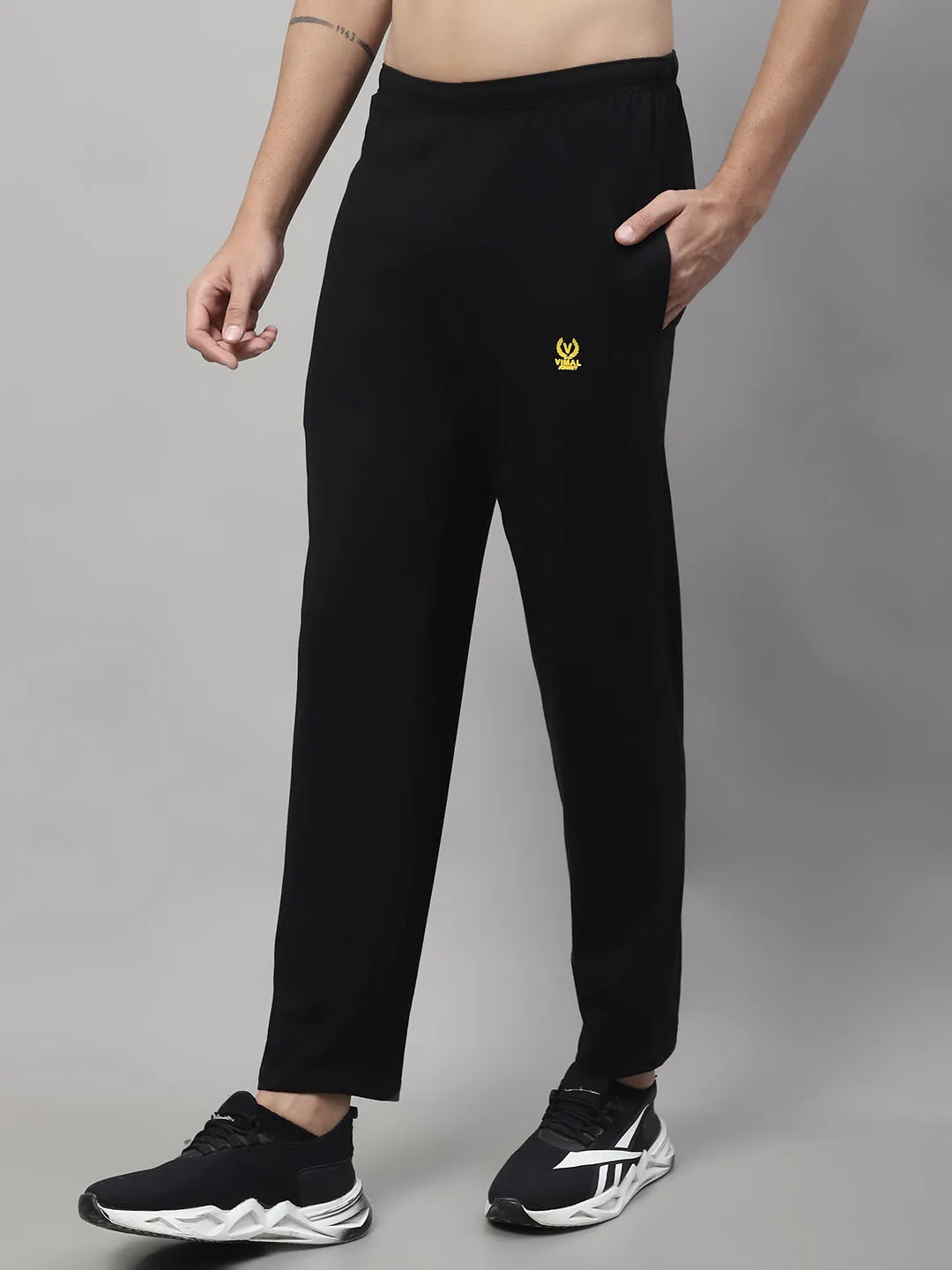 Vimal Jonney Black Regular fit Cotton Trackpant for Men